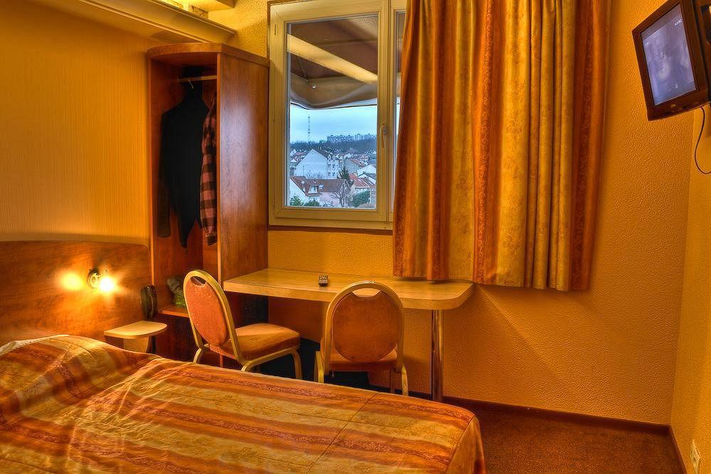 Le Cheval Noir Hotel Paris Pantin Eksteriør billede
