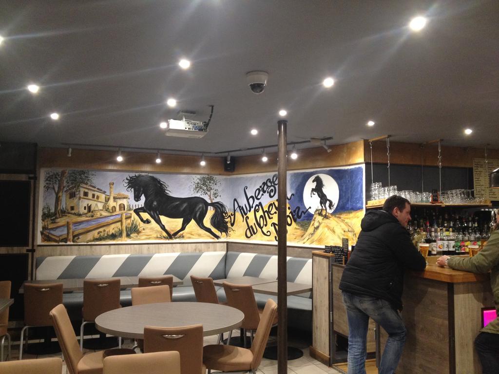 Le Cheval Noir Hotel Paris Pantin Eksteriør billede