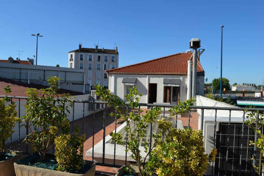 Le Cheval Noir Hotel Paris Pantin Eksteriør billede